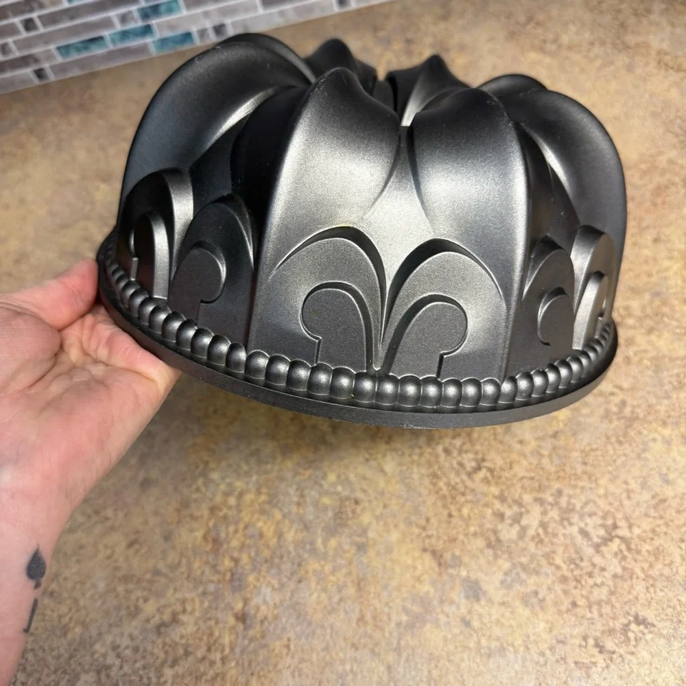 Nordic Ware Fleur De Lis.Bundt cake pan